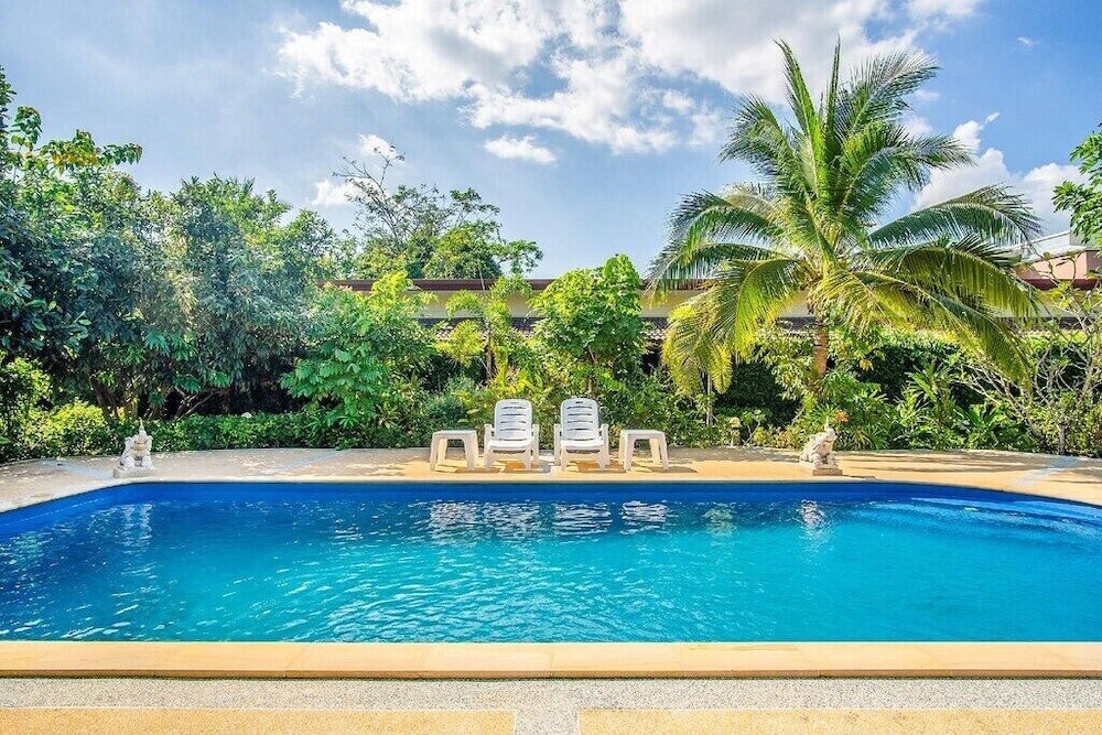 OYO 451 Samran Resort in Ban Chalong, Thailand