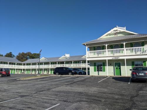 Key West Inn Chatsworth - photo 21