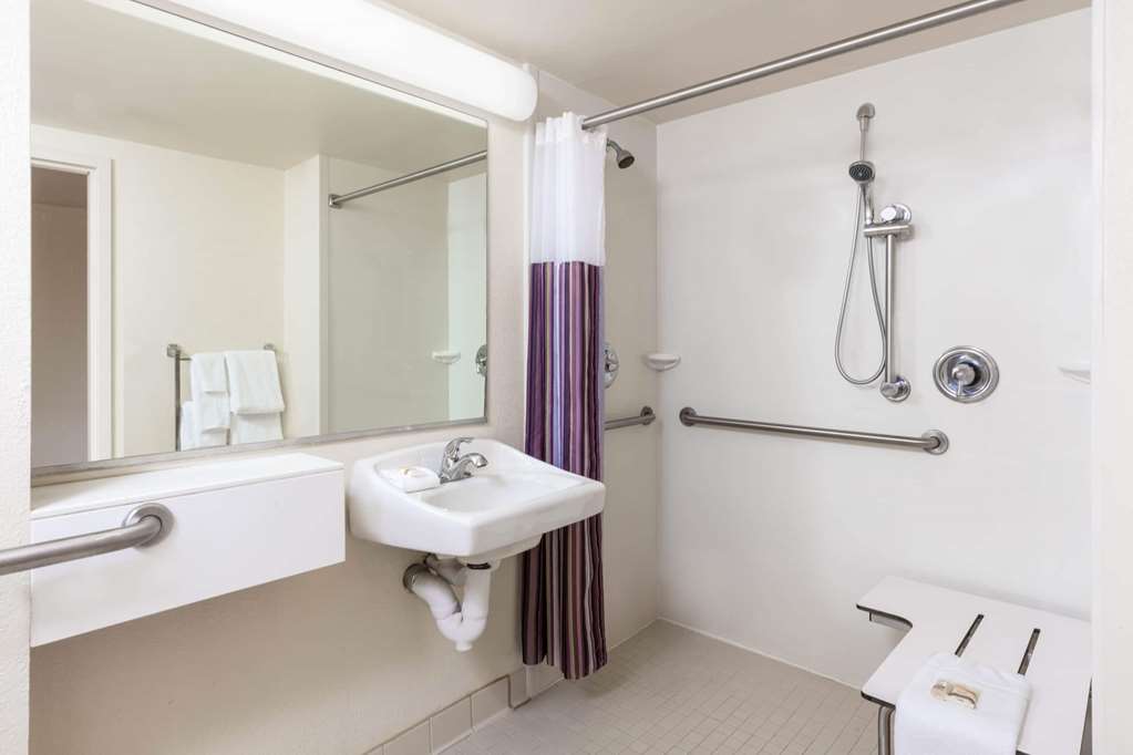 La Quinta Inn & Suites by Wyndham Garden City - photo 37