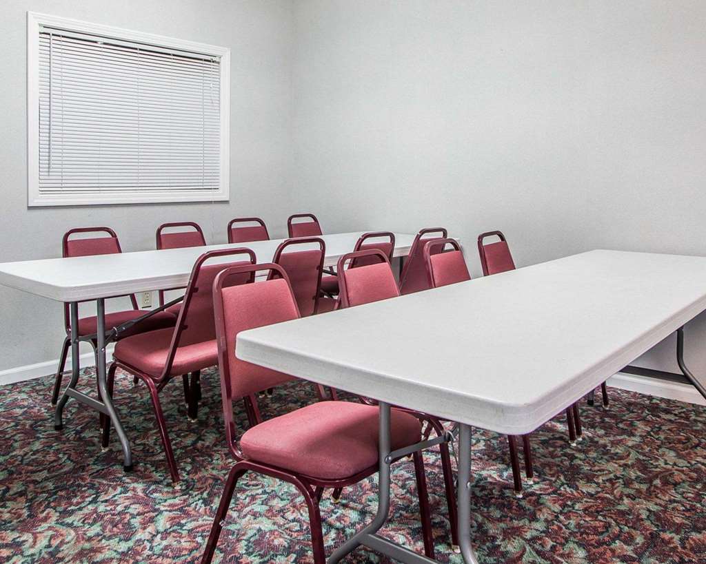 Econo Lodge Jefferson City - photo 25