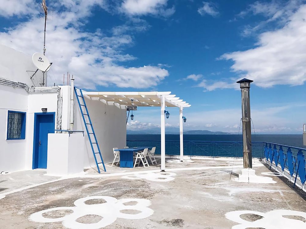 Penthouse & Apartments by the Sea near Airport — 4-Star Luxury Hotel in Artemida, Greece