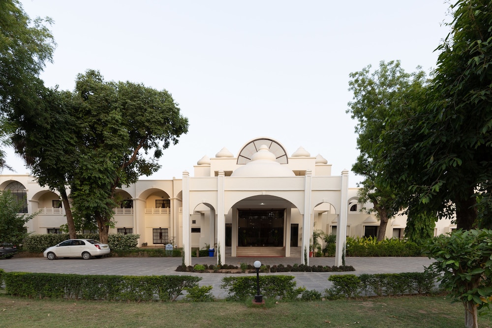 Mint Bundela Resort — 4-Star Luxury Hotel in Khajuraho Group Of Monuments, India