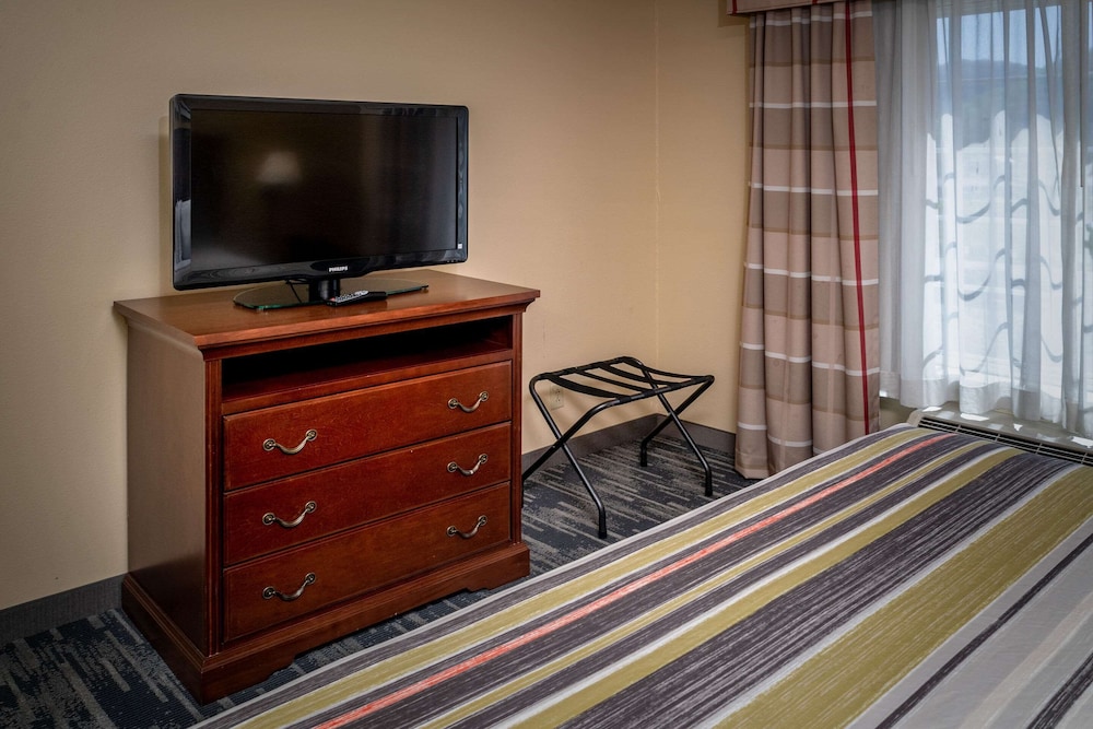 Country Inn & Suites by Radisson Charleston South WV - photo 17