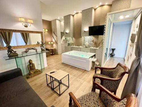 Sebastian's Elegant Apartment — 4-Star Luxury Hotel in Aci Trezza, Italy