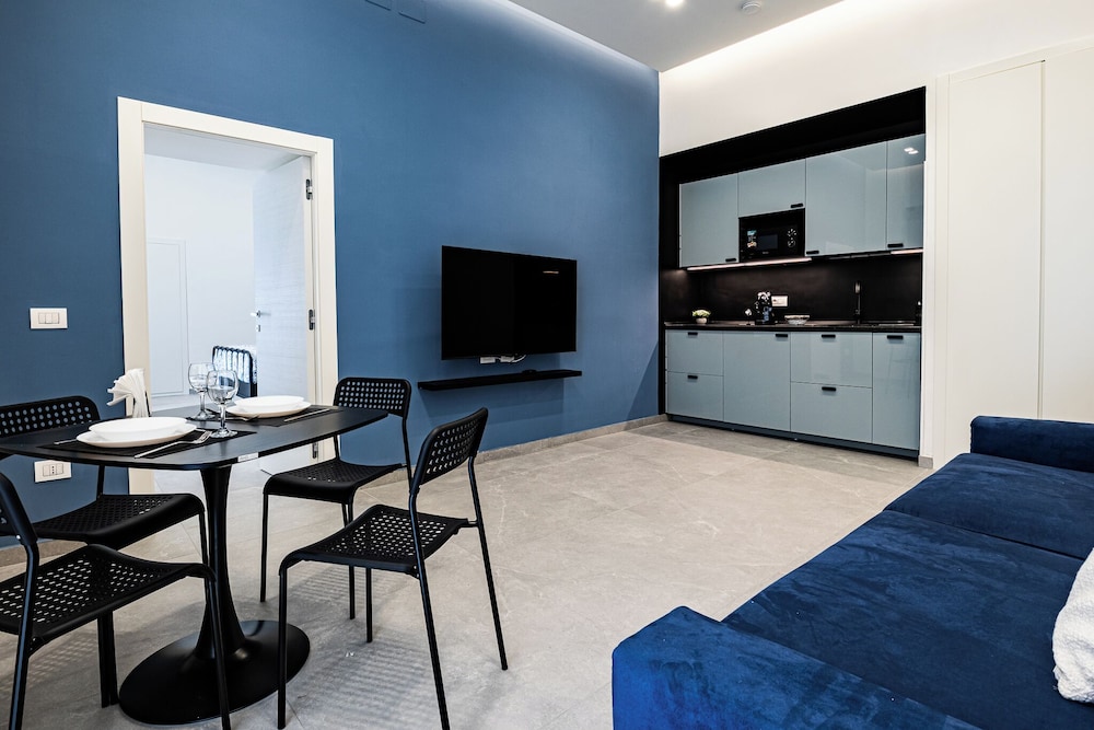 Alyde Apartments — 4-Star Luxury Hotel in Naples, Italy