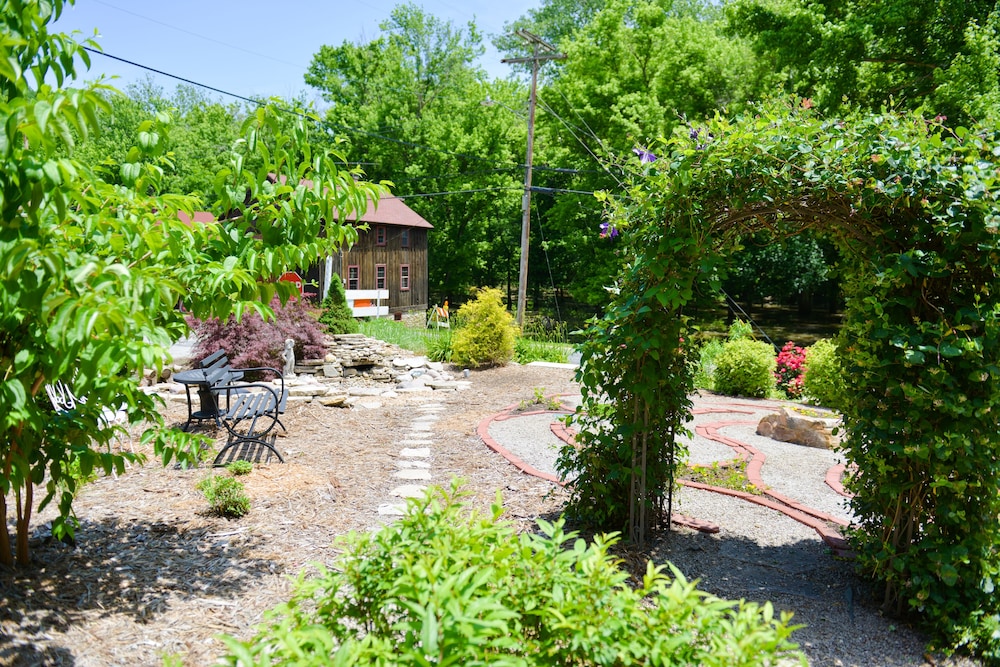 The Green Tree Inn - photo 41