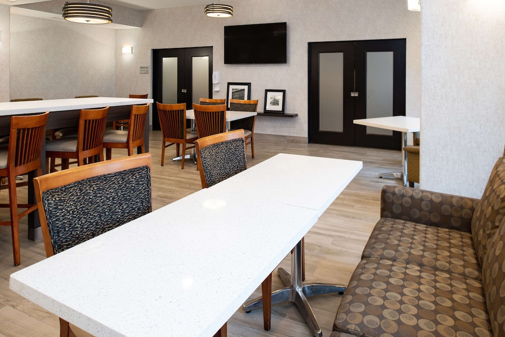 Hampton Inn Kansas City Northeast - photo 66