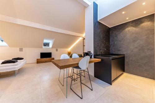 App 303 Palazzo Cavour — 4-Star Luxury Hotel in Bolzano, Italy