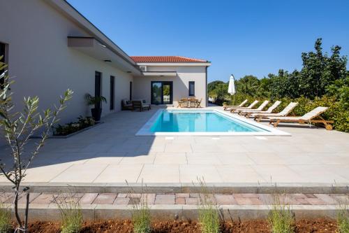 Villa J&P — 4-Star Luxury Hotel in Sukosan, Croatia