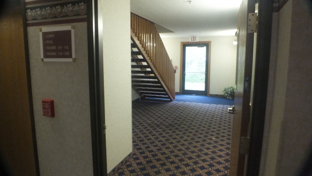 Quality Express Inn & Suites - photo 42