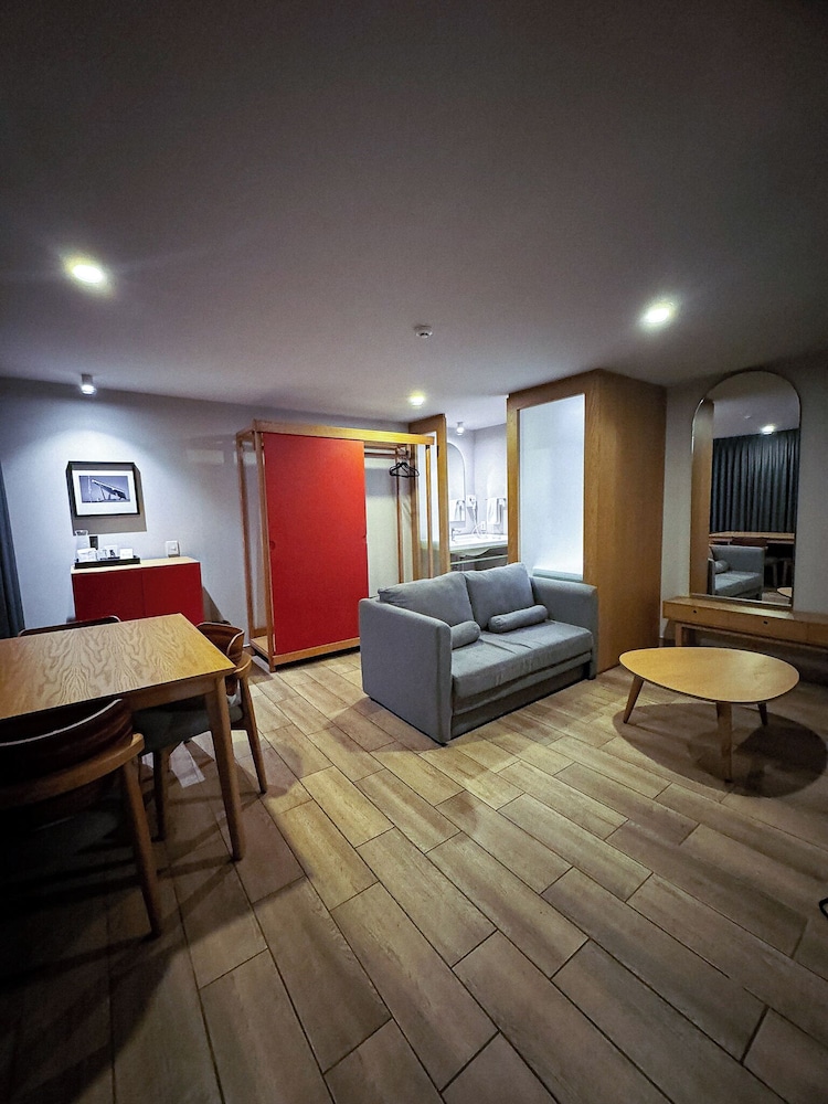 Oliva Plaza Hotel