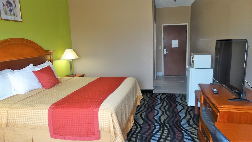 Oak Tree Inn & Suites - photo 6