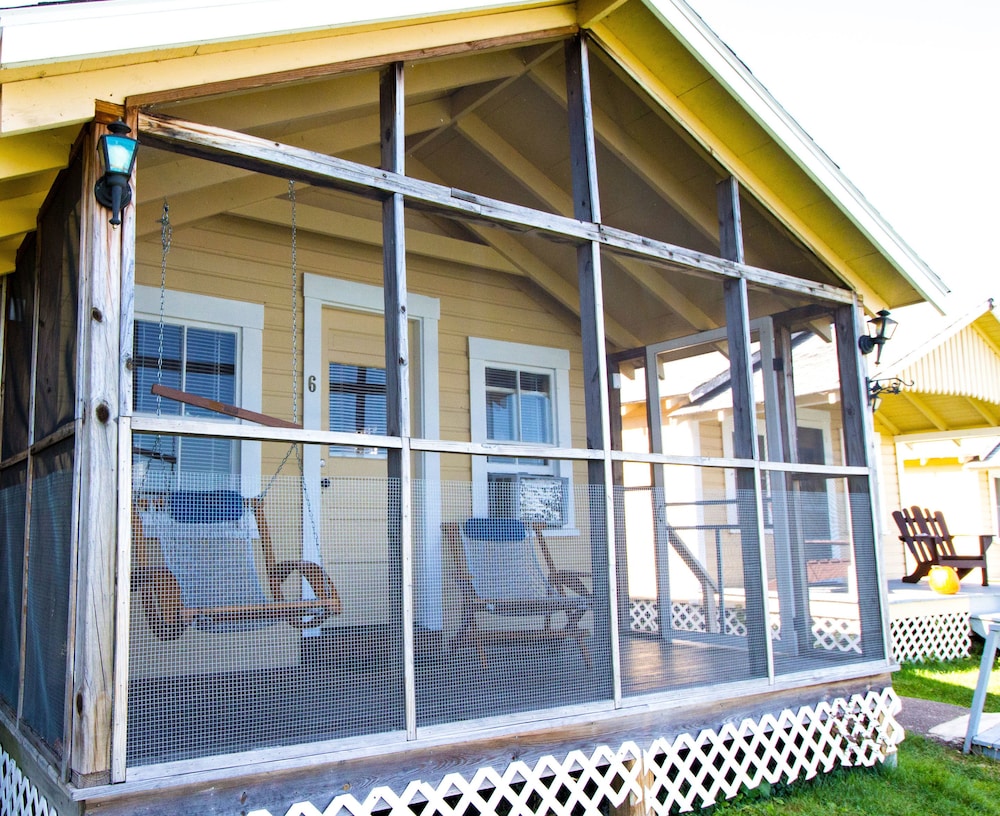 Half Moon Motel & Cottages - photo 36
