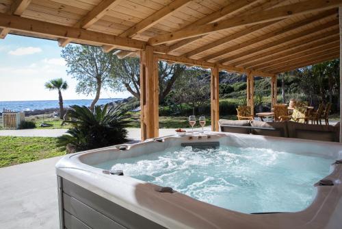 Mera Beachfront House Falasarna — 4-Star Luxury Hotel in Kissamos, Greece