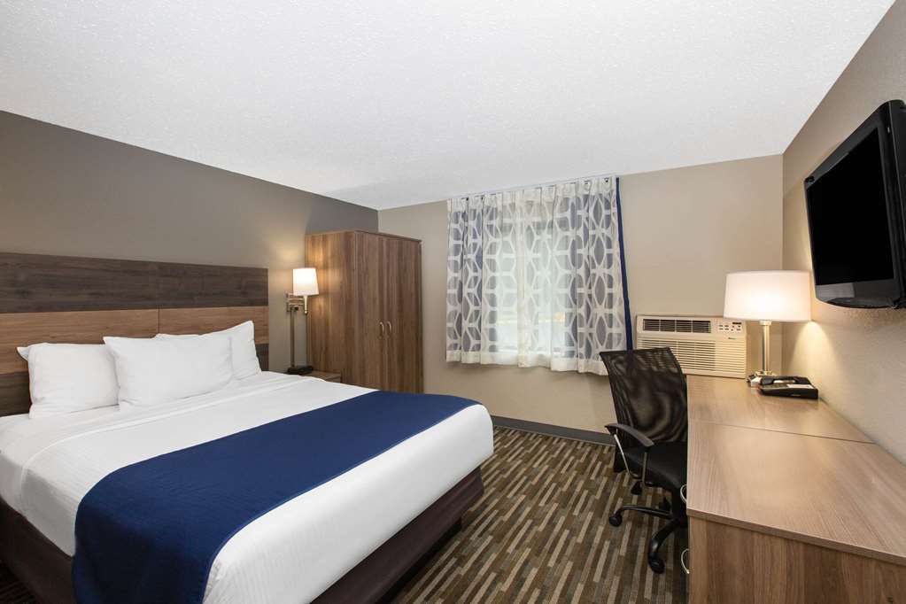 Days Inn & Suites by Wyndham Wisconsin Dells - photo 14