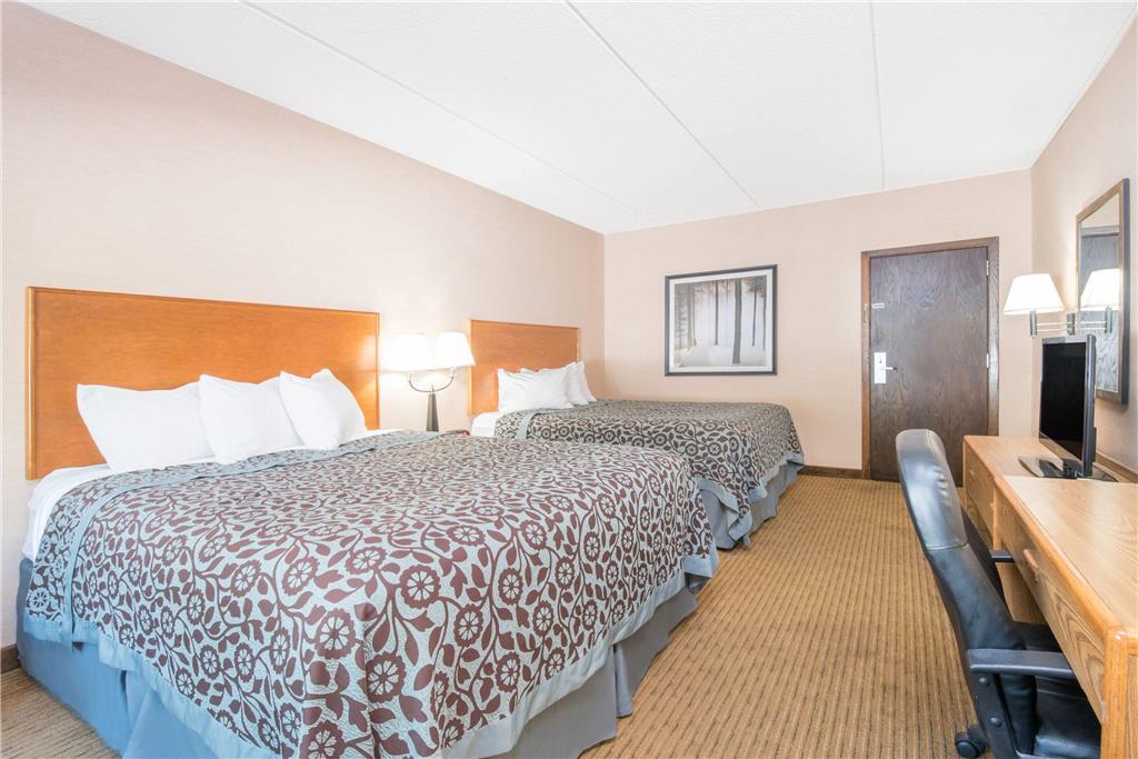 Days Inn by Wyndham Duluth Lakewalk - photo 6