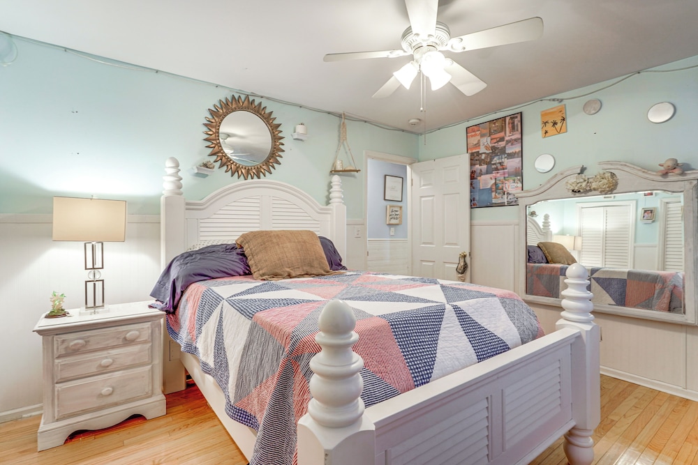 Walk to Beach: Gem w Pool & Spa in Isle of Palms - photo 16