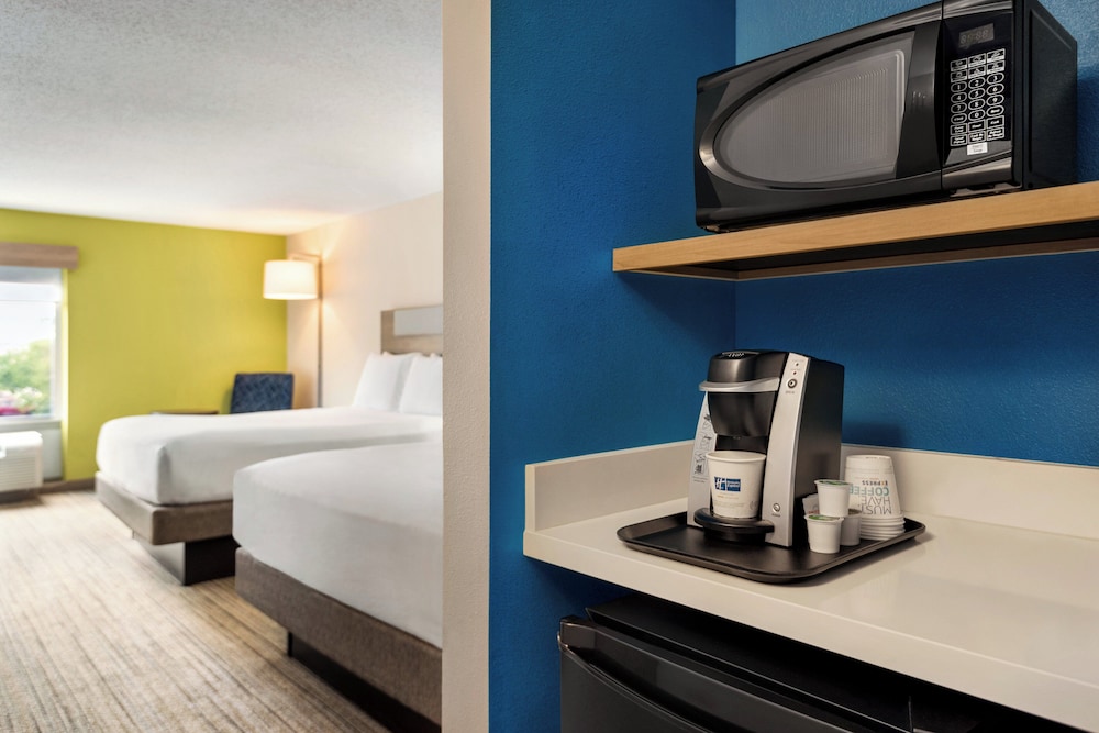 Holiday Inn Express Hotel & Suites Fredericksburg by IHG - photo 16