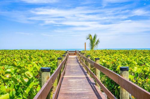 Hutchinson Island Beach Condo — 4-Star Luxury Hotel in Fort Pierce, United States