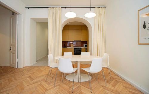 Chic 3BR Apt Near Fabrika By Wehost