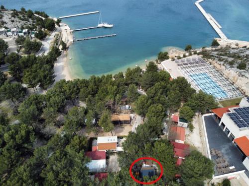 Apartments by the sea Drage Biograd 20703 — 4-Star Luxury Hotel in Pakostane, Croatia