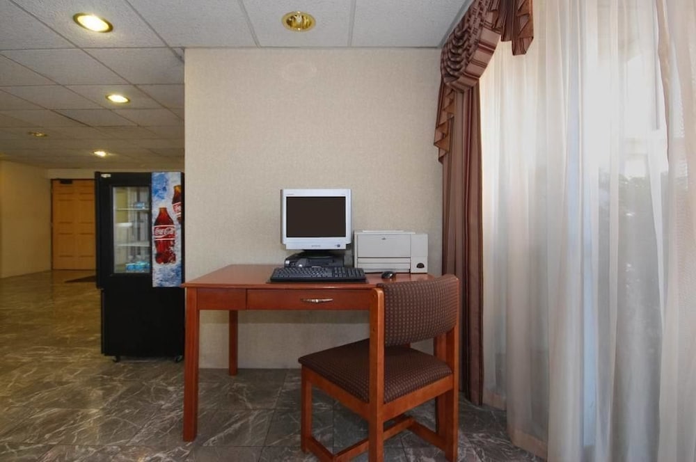 Baymont by Wyndham Youngstown - photo 14