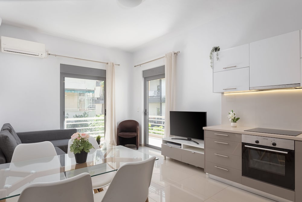 Varkiza Seaside Apartment — 4-Star Luxury Hotel in Vari, Greece