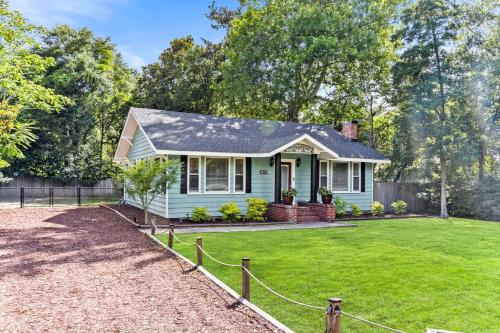 Happy Place Midtown Pet Friendly close to beach in Wilmington, United States