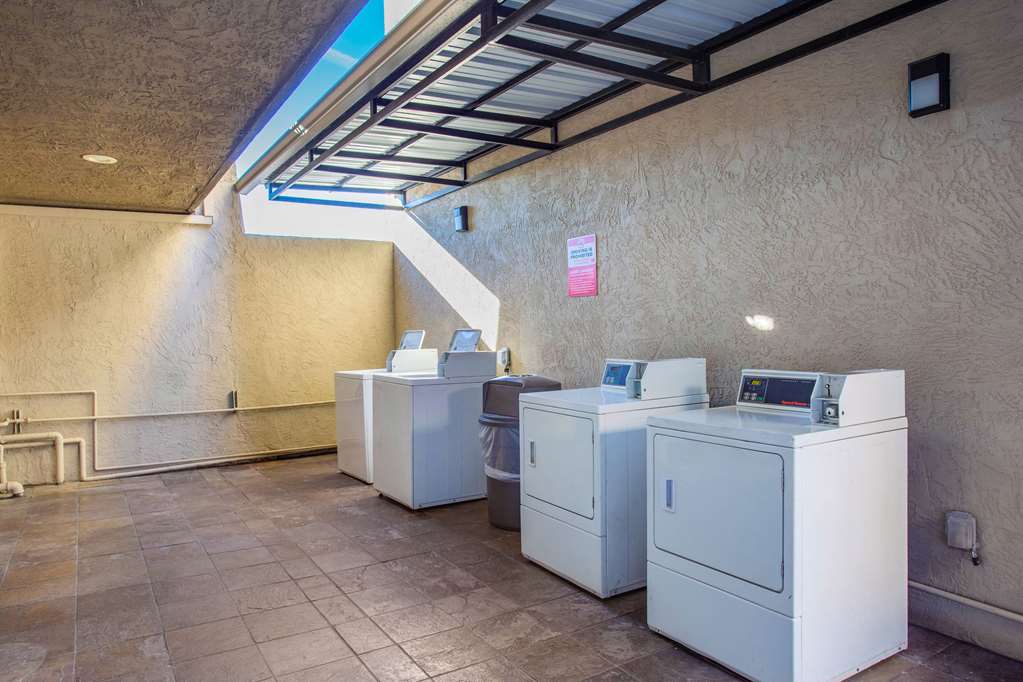 Econo Lodge Inn & Suites Escondido Downtown - photo 30
