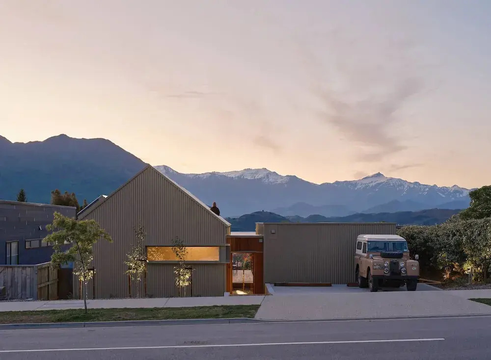 Scout Architectural Design Sleeps 6 - last minute hotel in Wanaka