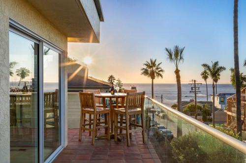Oceanview Townhome Just Steps from Iconic Windansea Beach — 4-Star Luxury Hotel in San Diego, United States