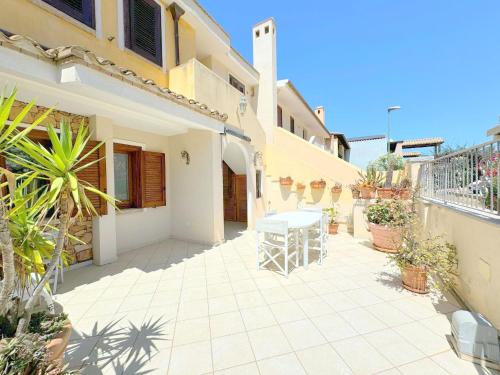 Eva House — 4-Star Luxury Hotel in Villasimius, Italy