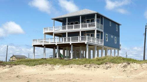 Blue Whale Beachfront Retreat — Surfside Beach