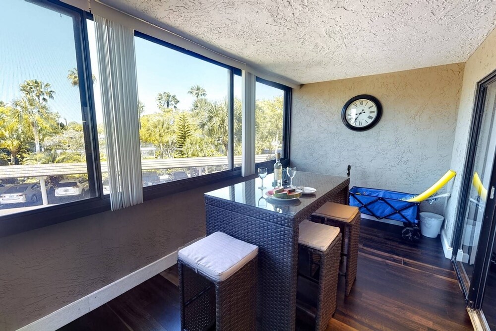 Harbor Towers 2nd Fl Renovated Suite - photo 18