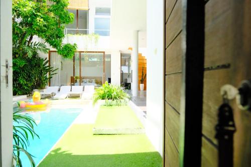 Modern & Central 3 Bedroom plus cinema — 4-Star Luxury Hotel in Seminyak, Indonesia