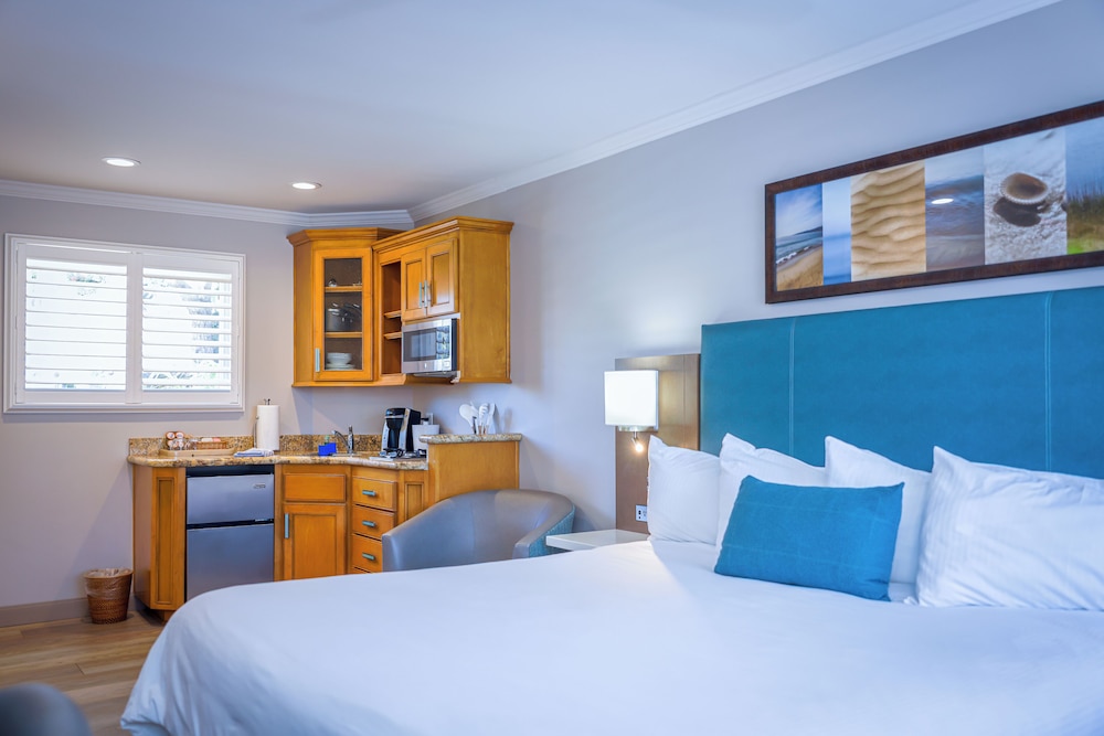 Marina Beach Motel - photo 34