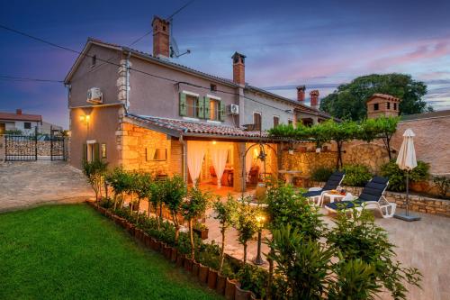 Rustic Cozy house Pupy — 4-Star Luxury Hotel in Marcana, Croatia