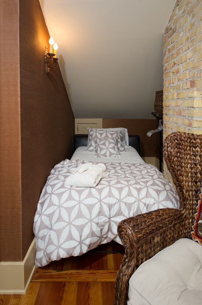 Kara's Kottages @ N Clarendon St - photo 3