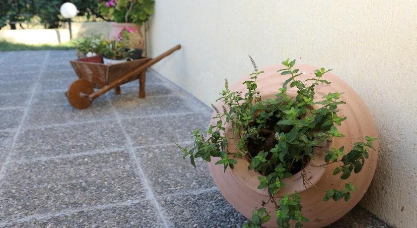 Coral - carbon neutral hotel in Plomari