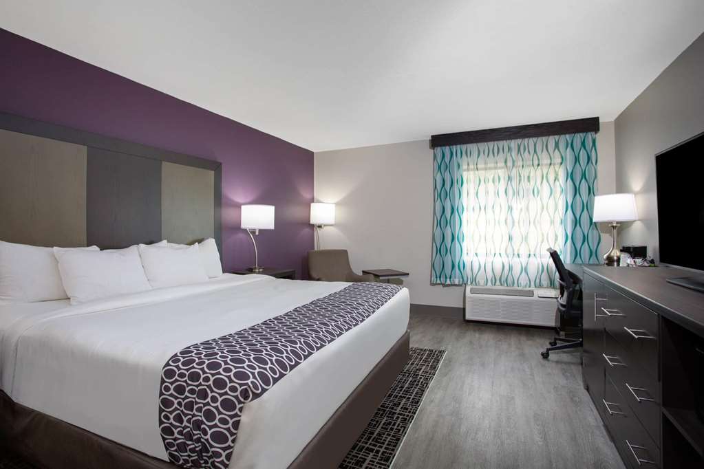 La Quinta Inn & Suites by Wyndham Roanoke Salem - photo 21