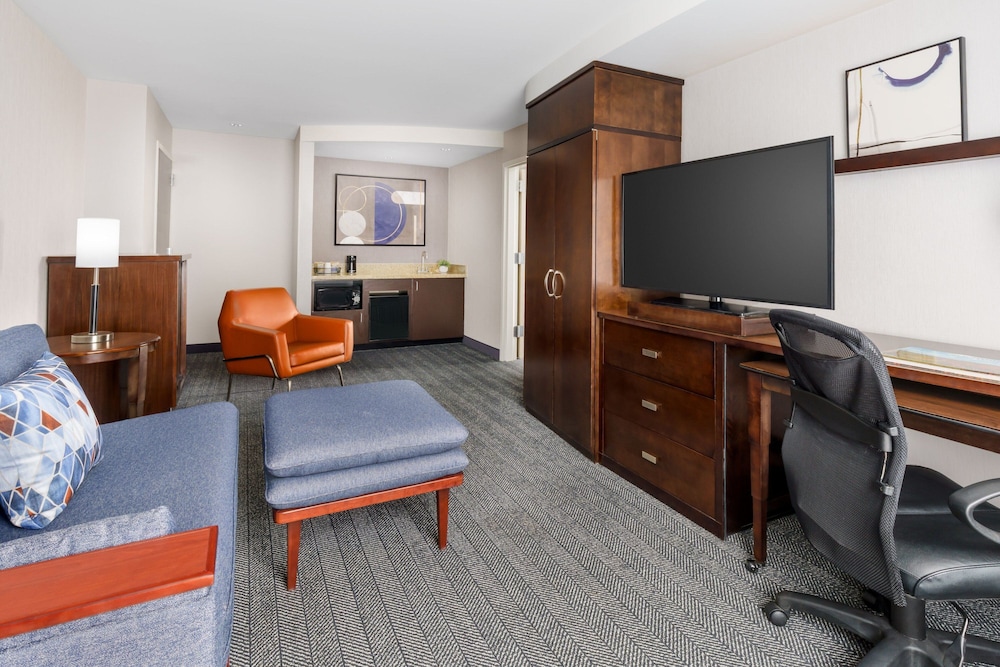 Courtyard by Marriott Keene Downtown - photo 8