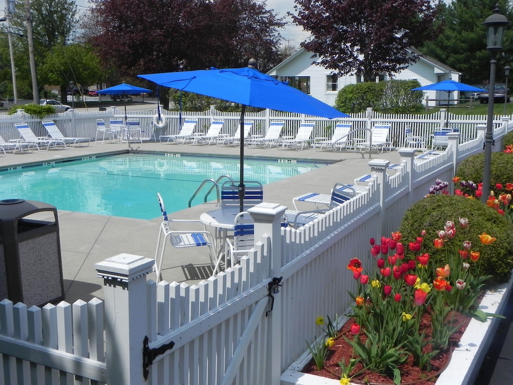 Elmwood Resort Hotel in Wells, United States