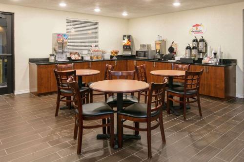 Super 8 by Wyndham Duncan - photo 29