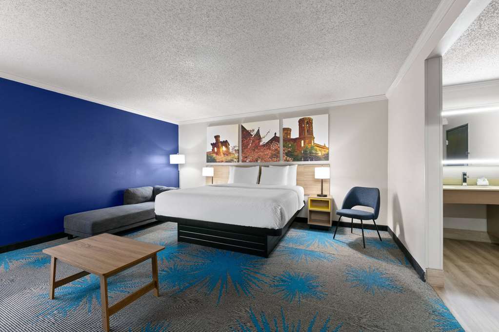 Days Inn by Wyndham Fort Smith - photo 21