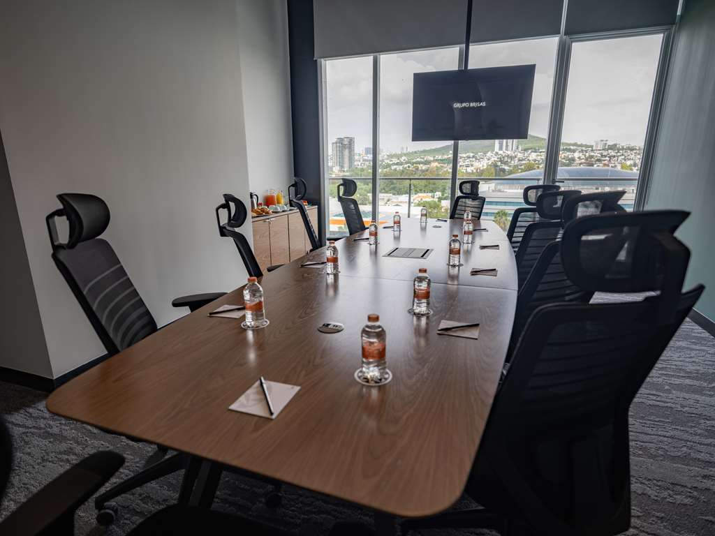 BUSINESS CENTER B