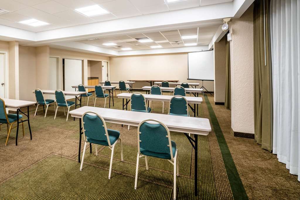 La Quinta Inn & Suites by Wyndham Nashville Airport Opryland - photo 58