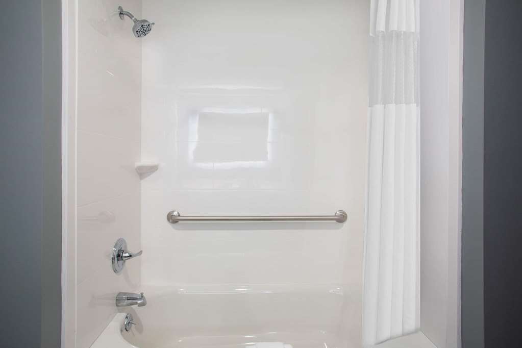 La Quinta Inn & Suites by Wyndham Oxford - photo 25
