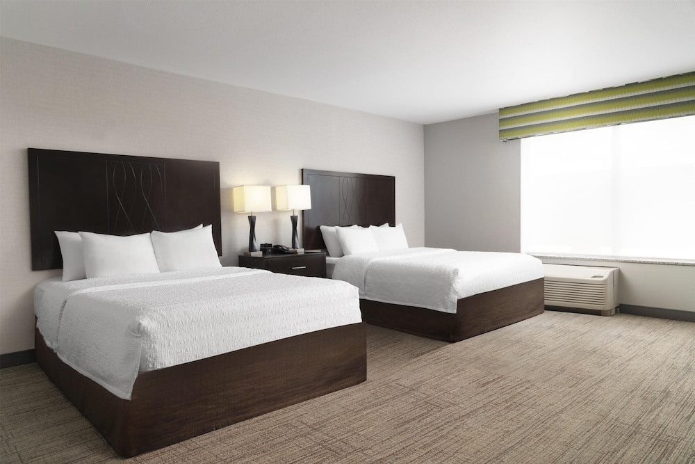 Hampton Inn Fairmont - photo 4