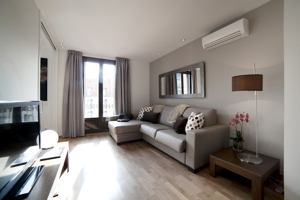 Serennia Apartamentos Ramblas Plaça Catalunya — 4-Star Luxury Hotel in Barcelona, Spain