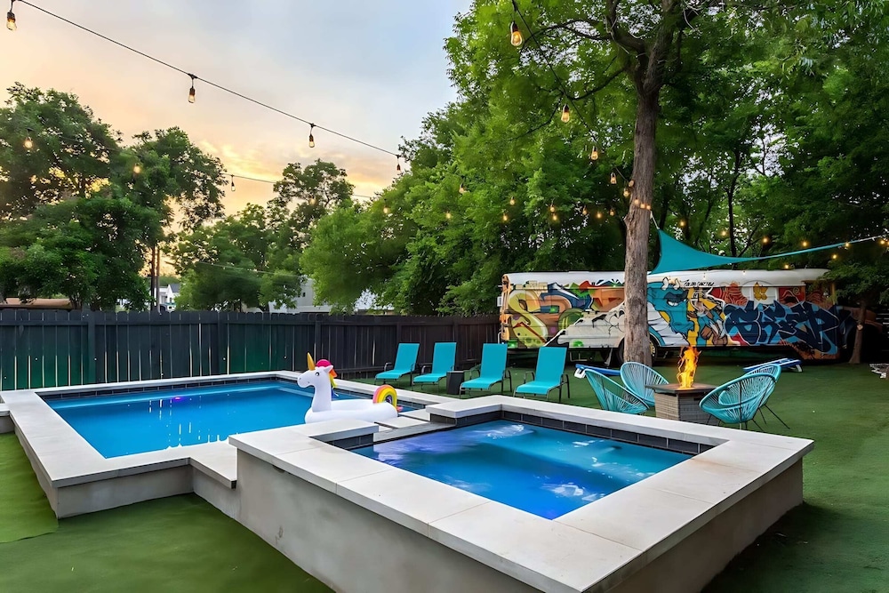 Downtown Austin Oasis w Pool & Hot Tub Sleeps 18 in Austin, United States